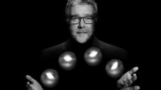 Philippe Starck navrhl kolekci ekologických a lehkých brýlí Sphere