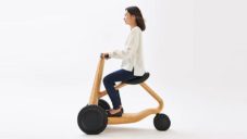 Japonský designér navrhl dřevěnou tříkolku Ily-Ai s pohonem na elektřinu