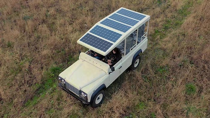 Jachtařská značka předělala pro africké safari starý offroad na solární pohon