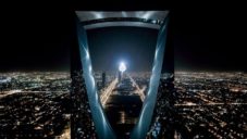 Kingdom Tower v Saúdské Arábii ozdobil svítící diamant Star in Motion
