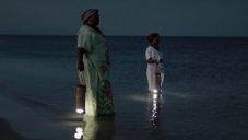 WaterLight je revoluční svítilna poháněná pouze slanou mořskou vodou