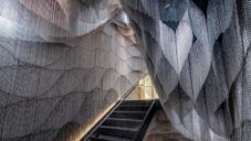 Kengo Kuma navrhl pro Casa Batlló od Gaudího schodiště zdobené řetězy