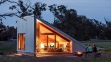 Gawthorne’s Hut je osamělý domek s originálním designem usazený na australské farmě