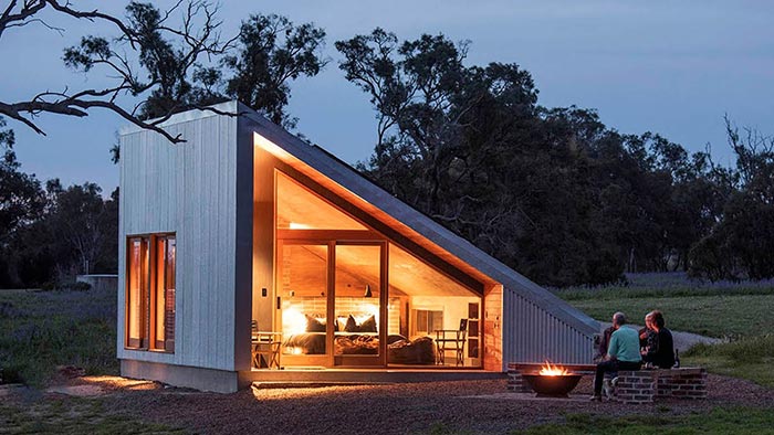 Gawthorne’s Hut je osamělý domek s originálním designem usazený na australské farmě