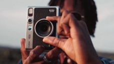Fujifilm představil digitální retro foťák Instax tisknoucí rovnou fotky