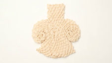 Issey Miyake navrhl pletenou kolekci Wool Shell Knit inspirovanou mušlemi