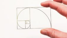 Golden Ratio je analogová tabulka pomáhající určit Zlatý řez