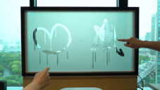 Průsvitný displej µProto umí zobrazovat malbu prstem jako na zamlžené sklo