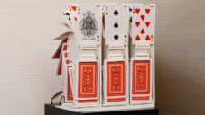 Casino’clock jsou originálně řešené překlápěcí hodiny z hracích karet