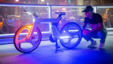 Freetech E-Bike je futuristické jízdní kolo s kamerami a umělou inteligencí