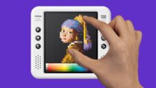 Pixel Artboard je malý kapesní tablet pro tvorbu umění z barevných pixelů