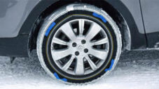 Michelin vyvinul místo sněhových řetězů na kola aut ponožky SOS Grip