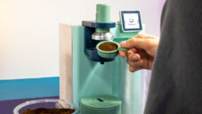 Kara je udržitelný kávovar sestavený z bloků snadných na výměnu a recyklaci