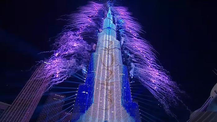 Nejvyšší mrakodrap na světě Burj Khalifa připravil velkolepý ohňostroj