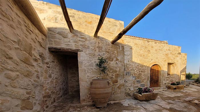 Starý kamenný dům na Krétě byl opraven původními materiály a tradičními postupy