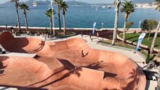 Francouzské město Cannes otevřelo přímo u moře Skatepark de la Roseraie
