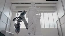 Robot za týden vytvořil kopii neoklasicistní sochy Tersicore podle 3D skenu