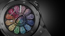 Hublot a Takashi Murakami vytvořili hodinky s točícím se ciferníkem plným duhových kamenů