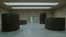 Muzeum Glenstone natočilo krátký film o putování 300tunových soch od Richarda Serry