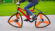 Američan postavil funkční jízdní kolo s trojúhelníkovitými koly místo klasických kulatých