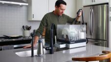 Shabosh je přenosná myčka na nádobí schopná umýt nádobí do 40 sekund