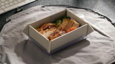FoldiBox jsou důmyslné krabičky na jídlo schopné se rychle proměnit na talíř