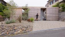 Japonský domek s užitnou plochu jen 45 metrů má soukromí díky posuvným panelům