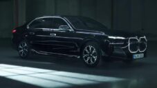 BMW natočilo dramatické video ukazující limuzínu 7 Protection s ochrannou i proti výbuchu
