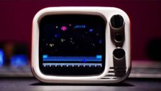 MES Retro Mini TV Game Console je minitaurní televizka s 500 osmibitovými hrami