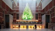 Rijksmuseum má obrovský holografický vánoční strom od studia Droog