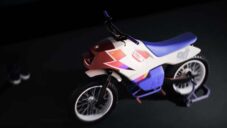 Joyce’90 je elektrická motorka odkazující na offroadové motorky z 90. let