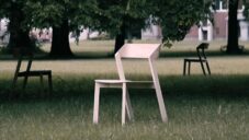 Ton natočil krátké video ukazující výrobu legendární židle Merano