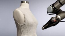 4D Knit Dress jsou 3Dtištěné šaty teplotně smrštěné přesně na míru nositelce