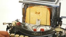 The Toaster-Typewriter je pro zábavu spojený psací stroj s toustovačem