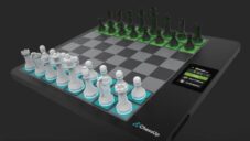 ChessUp 2 je reálná šachovnice spojená s hráči na Chess.com