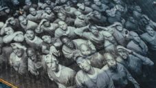 JR vytvořil obrovský mural z fotografií vězňů z kalifornské věznice Tehachapi