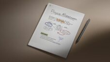 Zápisník z elektronického papíru reMarkable Paper Pro má barevný displej a větší formát