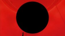 Levitation Void je instalace obří černé hmoty pohybující se v prostoru nad návštěvníky