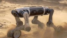 Robotický pes s kolečky Lynx M20 umí zdolat téměř jakýkoliv terén a dokáže zachraňovat