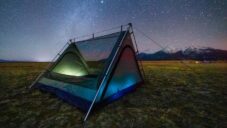 Sky View Tents jsou stany s průsvitnými střechami odolnými vůči dešti