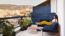 Řecký byt o velikosti jen 50 metrů čtverečních se po rekonstrukci proměnil na modrobílý apartmán