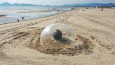 Plastique Fantastique vytvořili architektonickou sochu Polymeter z mořských řas a syntetické kůže