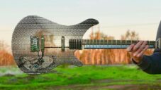 Američan vyrobil fungující elektrickou kytaru z obyčejného recyklovaného kartonu