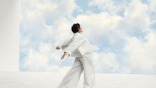 Barvou pro rok 2026 je podle Pantone velmi světle béžová Cloud Dancer