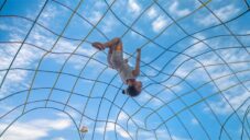 V indickém městě vytvořili dětské hřiště pouze z recyklovaných materiálů