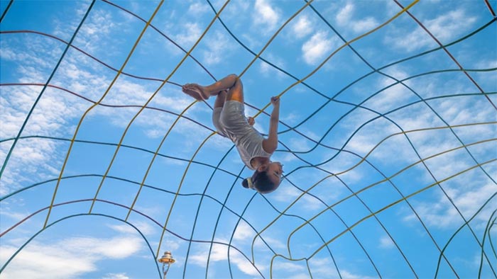 V indickém městě vytvořili dětské hřiště pouze z recyklovaných materiálů