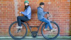 Američan postavil hodně zvláštní a funkční dvojkolo pro jízdu na obě strany