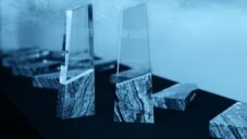 Česká značka Preciosa navrhla trofej pro saúdskoarabskou soutěž Commercial Interior Design