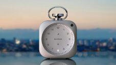 Balmuda The Clock jsou stolní hodiny bez ručiček v designu od designérů z LoveFrom