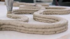 Corncretl je alternativa k betonu z kukuřice pro výrobu některých 3Dtištěných objektů